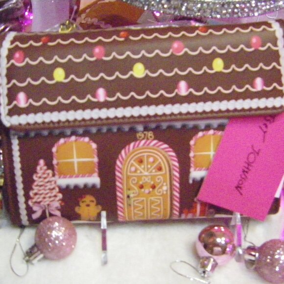 Betsey Johnson Kitsch Baking Spirits Bright Christmas Gingerbread Wallet WOC NWT - Picture 11 of 13
